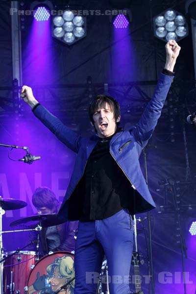 MILES KANE - 2012-06-22 - PARIS - Hippodrome de Longchamp - 